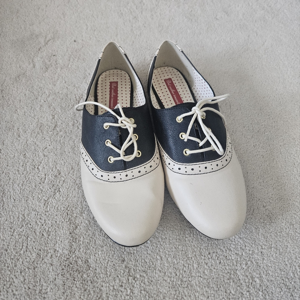 Women’s Two-Tone Navy and Cream Oxford Flats